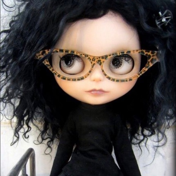 Meet your Posher, Nadia - Picture 1 of 3